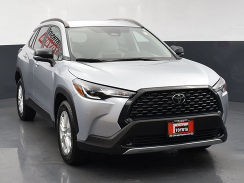 Used 2025 Toyota Corolla Cross LE AWD/4WD image 7
