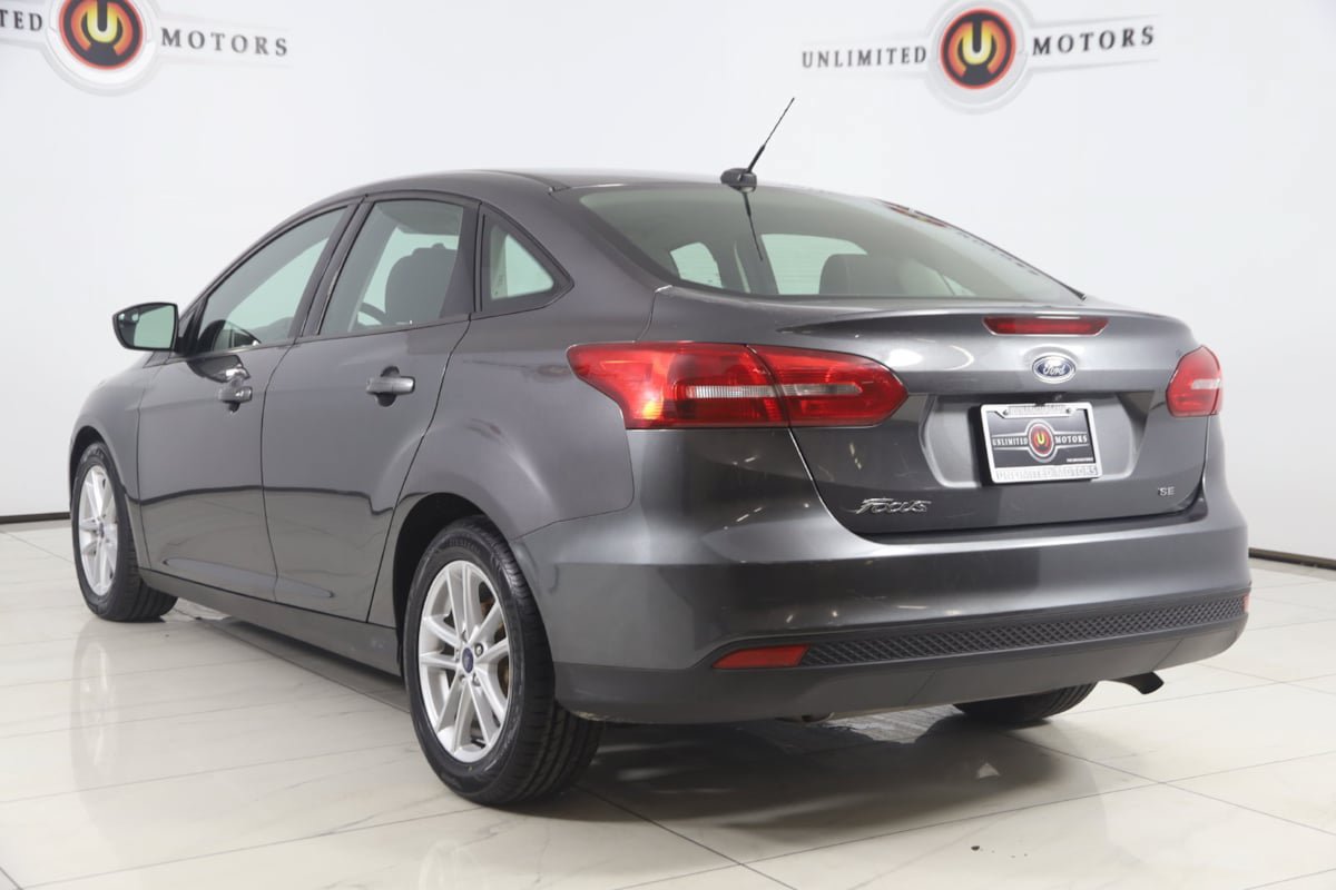 Used 2018 Ford Focus SE FWD image 4