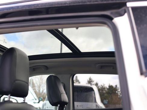 Used 2018 Jeep Compass Limited w/ Navigation Group image 18