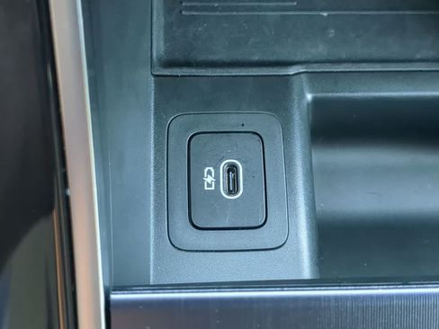 Certified 2026 Land Rover Range Rover Velar Dynamic SE AWD/4WD image 34
