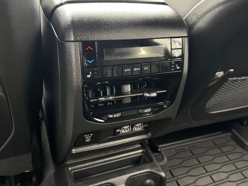 Used 2025 Jeep Grand Cherokee L Limited w/ Black Appearance Package image 8