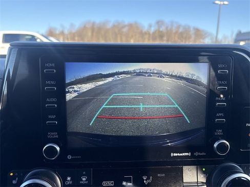 Used 2021 Toyota Highlander XLE image 15