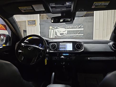 Used 2020 Toyota Tacoma SR5 image 7