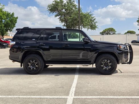 Used 2019 Toyota 4Runner SR5 AWD/4WD image 2