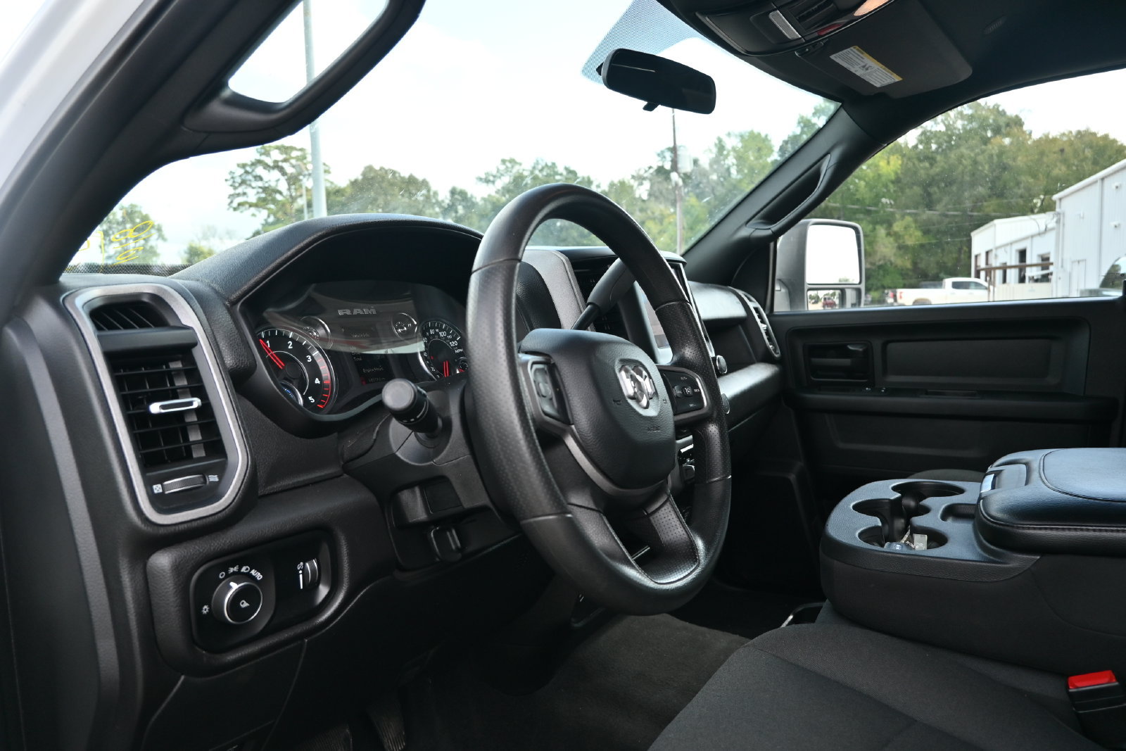 Used 2024 RAM 3500 Tradesman w/ Chrome Appearance Group AWD/4WD image 9