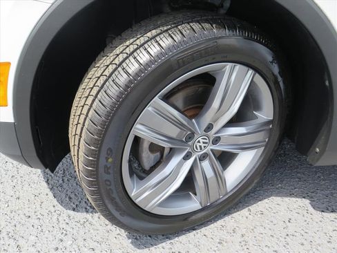 Used 2019 Volkswagen Tiguan SEL Premium image 18