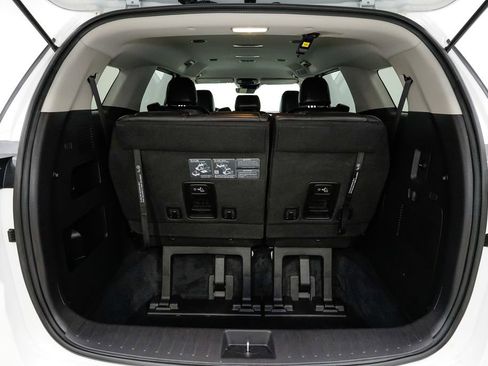 Certified 2024 Kia Carnival LX image 31