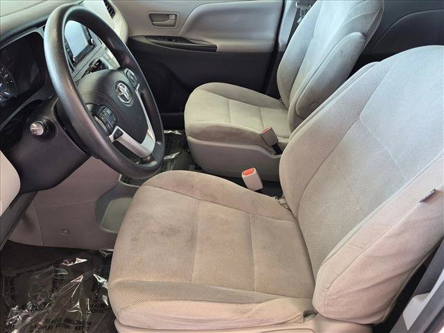 Used 2019 Toyota Sienna L FWD image 16