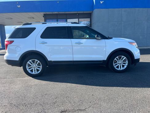 Used 2014 Ford Explorer XLT AWD/4WD image 5
