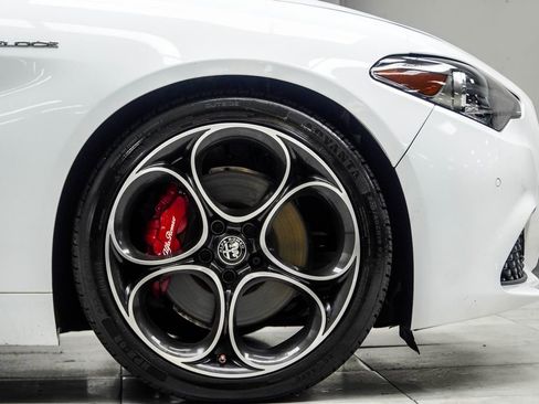 Used 2023 Alfa Romeo Giulia Veloce RWD image 9