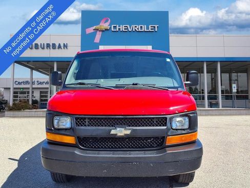 Used 2017 Chevrolet Express 2500 RWD image 2
