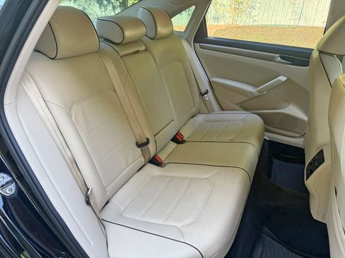 Used 2016 Volkswagen Passat 1.8T SE FWD image 28