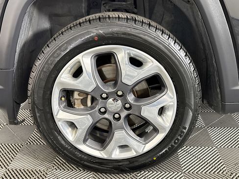 Used 2018 Jeep Compass Limited image 37