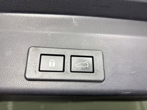 Used 2022 Subaru Ascent Limited w/ Technology Package image 29