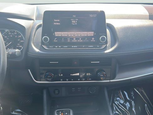 Used 2024 Nissan Rogue SV AWD/4WD image 11
