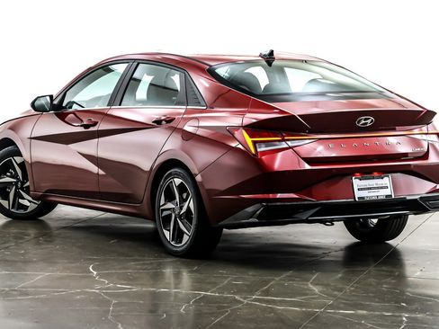 Used 2023 Hyundai Elantra Limited image 12