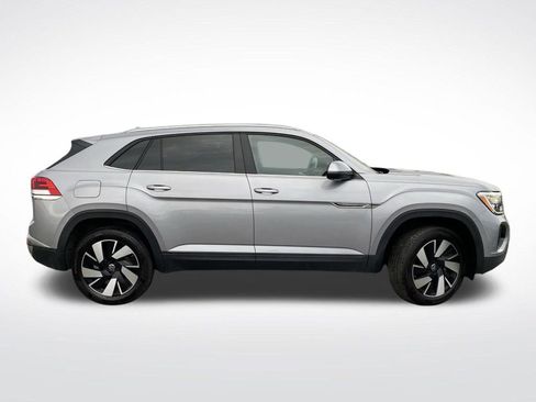 Certified 2024 Volkswagen Atlas Cross Sport SE image 2