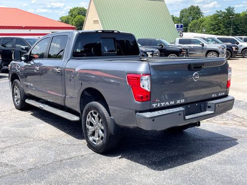 Used 2018 Nissan Titan SL w/ Chrome Package AWD/4WD image 5