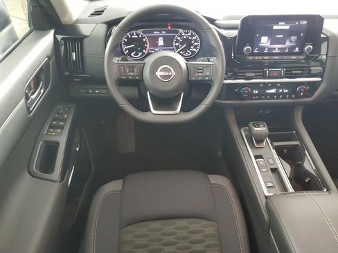 New 2025 Nissan Pathfinder SV image 15