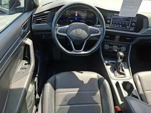Certified 2023 Volkswagen Jetta SE w/ Panoramic Sunroof Package FWD image 11