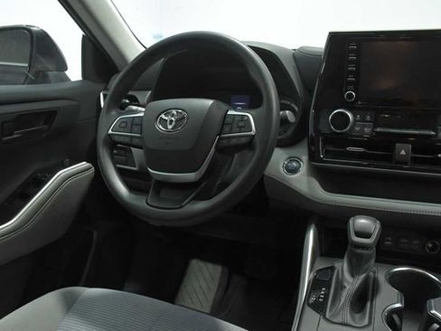 Used 2022 Toyota Highlander L image 24