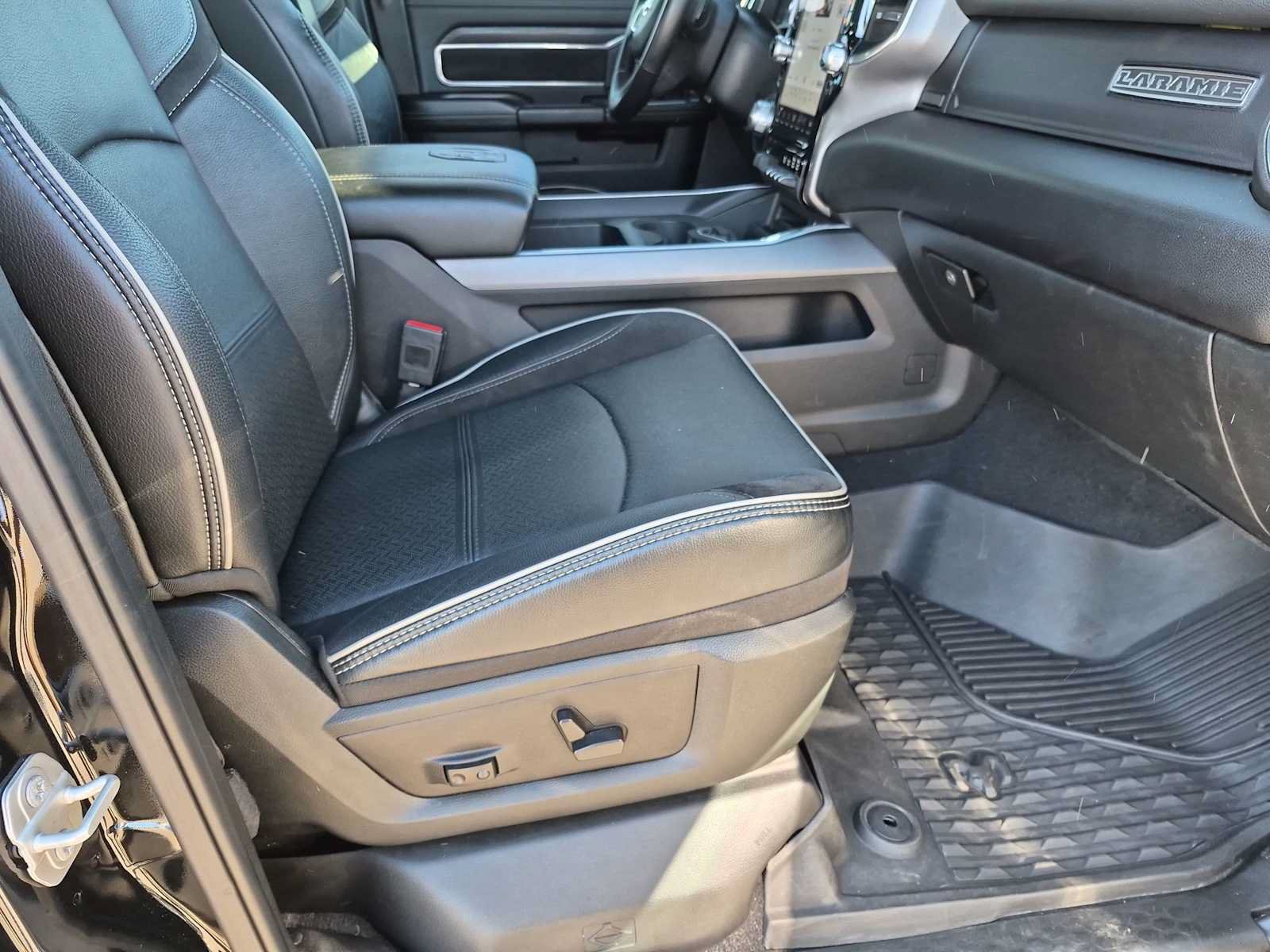 Used 2024 RAM 2500 Laramie w/ Night Edition AWD/4WD image 22