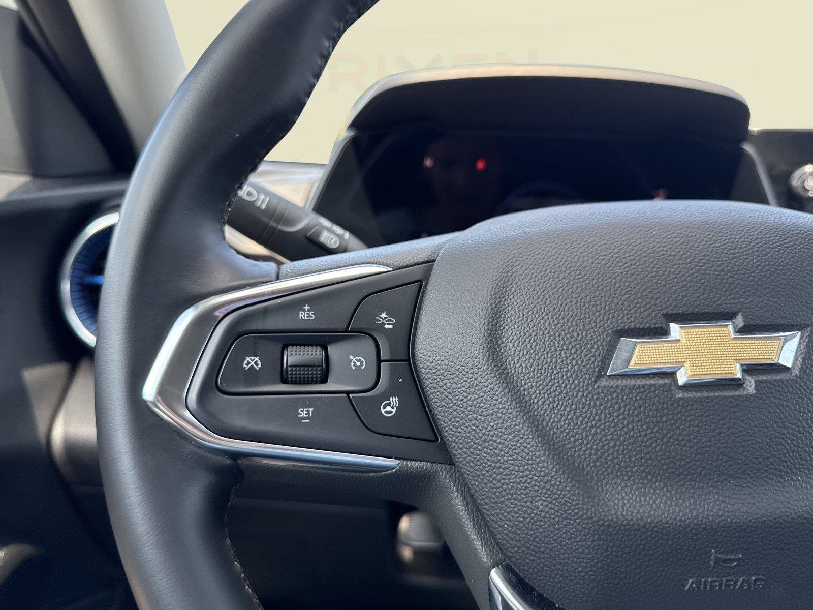 Used 2025 Chevrolet Trax LT w/ LT Convenience Package FWD image 21