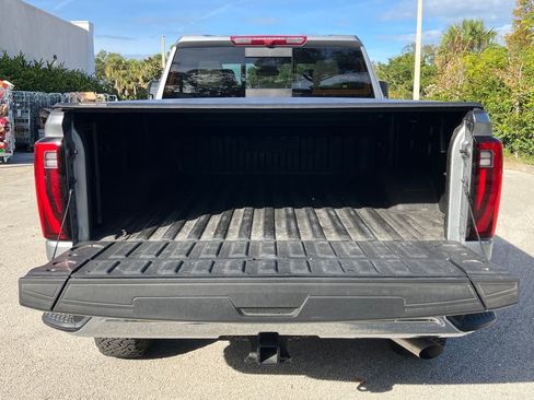 Used 2025 GMC Sierra 2500 SLT w/ SLT Premium Package image 9