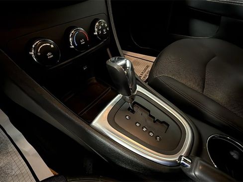 Used 2013 Dodge Avenger SE image 21