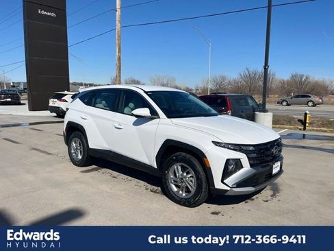 New 2025 Hyundai Tucson SE image 3
