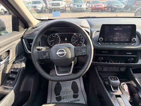 Certified 2025 Nissan Rogue SV FWD image 16