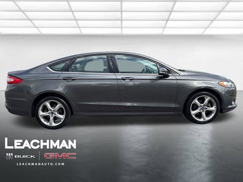 Used 2015 Ford Fusion SE w/ Equipment Group 201A FWD image 2