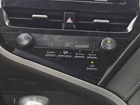 Used 2021 Toyota Camry SE image 19