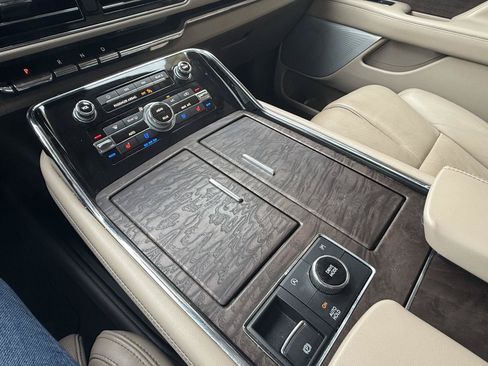 Used 2022 Lincoln Navigator L Reserve RWD image 6