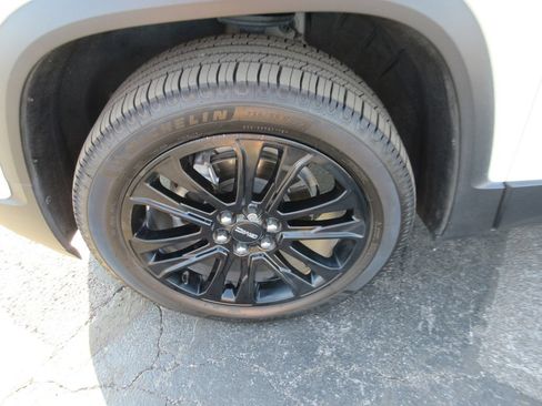 Used 2022 GMC Acadia SLT w/ Elevation Edition FWD image 15