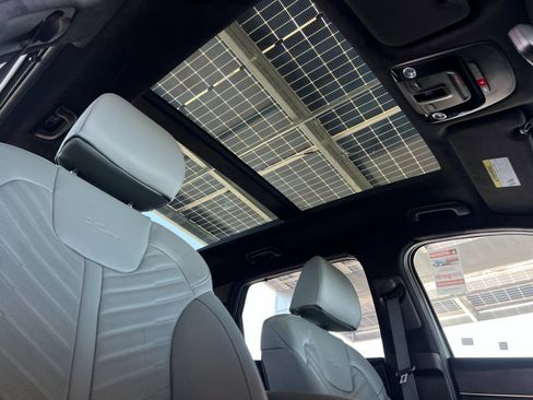 Certified 2024 Kia Sorento SX Prestige w/ Sage Leather Package image 17