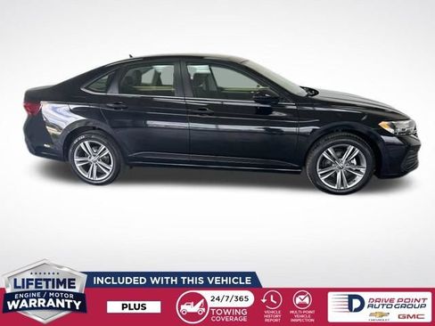 Used 2024 Volkswagen Jetta SE FWD image 2