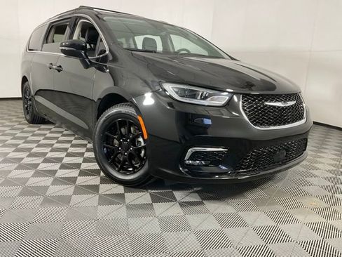 Used 2022 Chrysler Pacifica Touring-L image 52