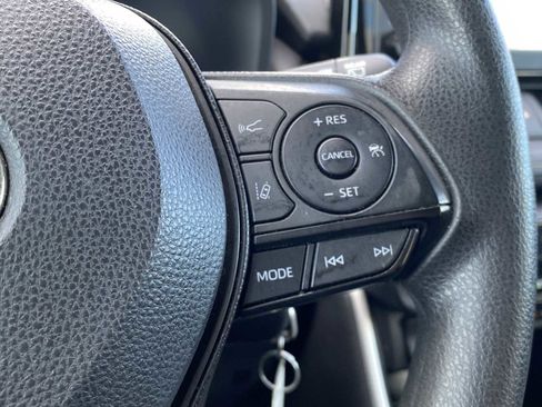 Used 2022 Toyota RAV4 LE image 23