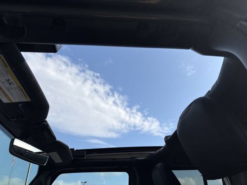 Used 2023 Jeep Wrangler Unlimited Sahara w/ LED Lighting Group AWD/4WD image 13
