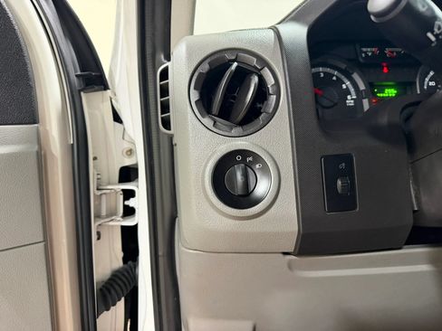 Used 2014 Ford E-250 and Econoline 250 Extended w/ Power Group RWD image 40