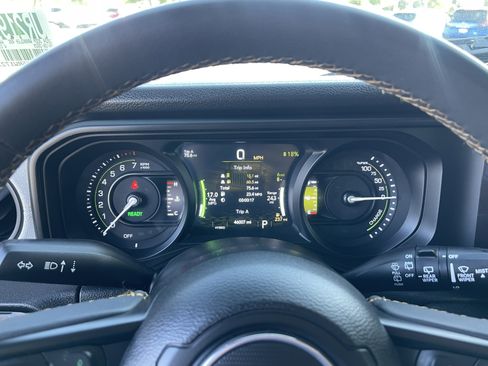 Used 2024 Jeep Wrangler Unlimited AWD/4WD image 37