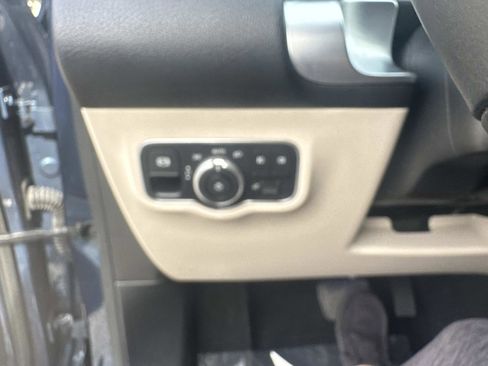 Used 2021 Mercedes-Benz GLB 250 image 31