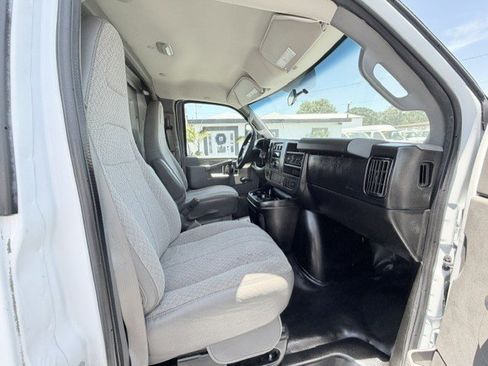 Used 2017 Chevrolet Express 3500 RWD image 19