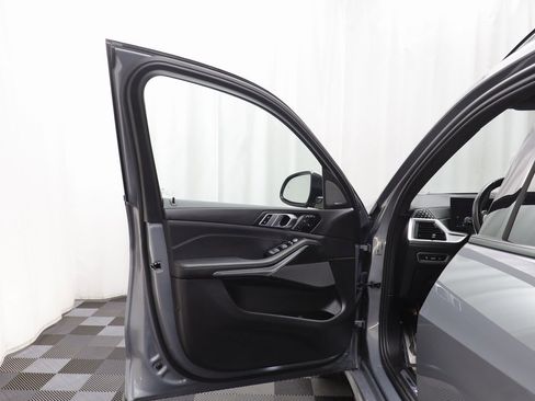 Certified 2024 BMW X7 xDrive40i w/ M Sport Package image 4