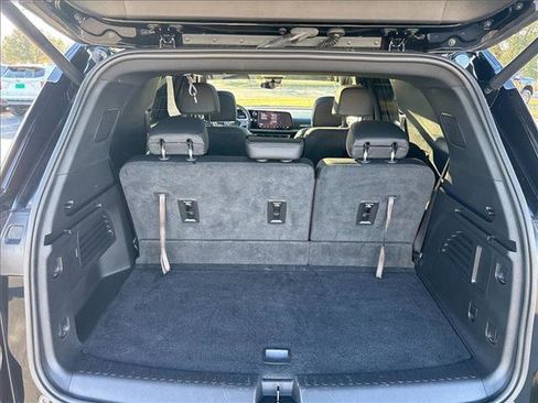 Used 2025 Chevrolet Traverse LT w/ Sun and Wheel Package image 16