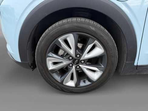 Used 2023 Chevrolet Bolt EUV LT w/ Convenience Package image 9