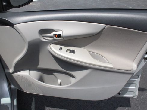 Used 2012 Toyota Corolla LE FWD image 26