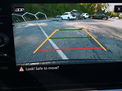 Used 2025 Volkswagen Taos SE image 26