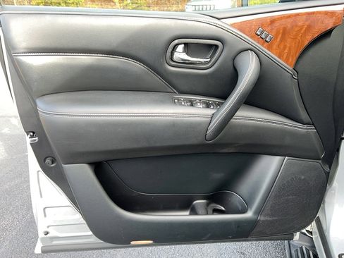 Used 2018 INFINITI QX80 w/ Driver Assistance Package image 13